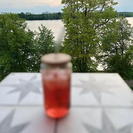 Kawalerka Nad Jeziorem *