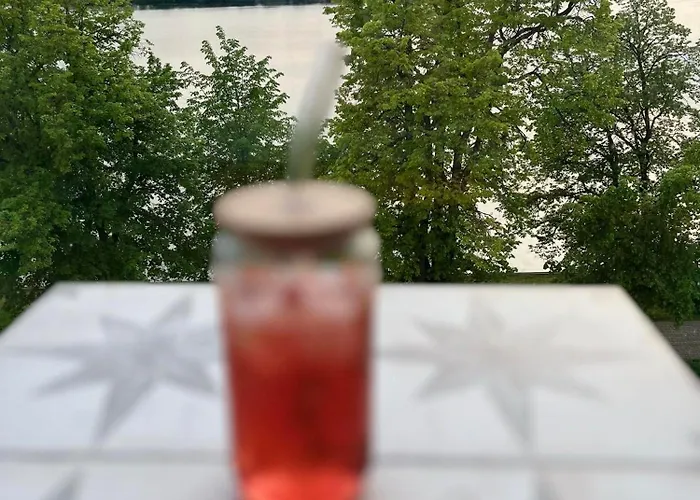 Kawalerka Nad Jeziorem *